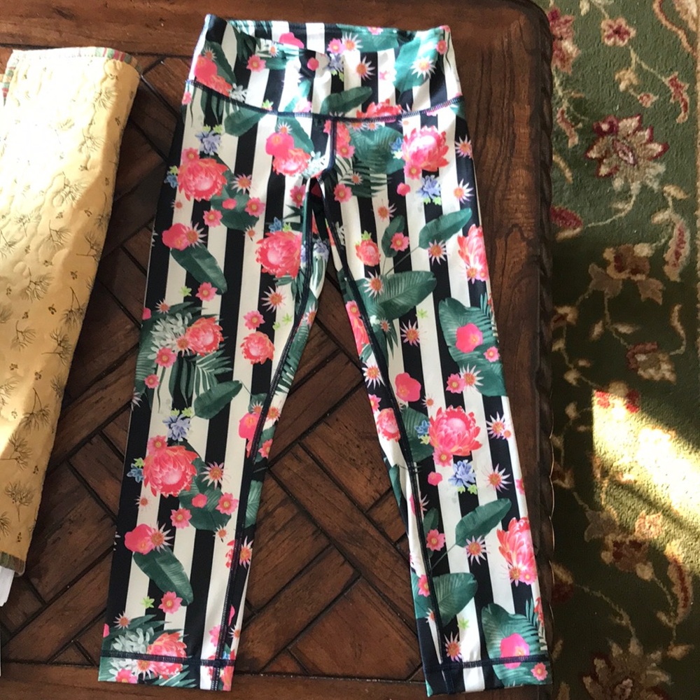 Lululemon floral crop pants, size 2.